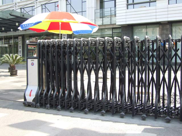 伸縮門(mén)案例