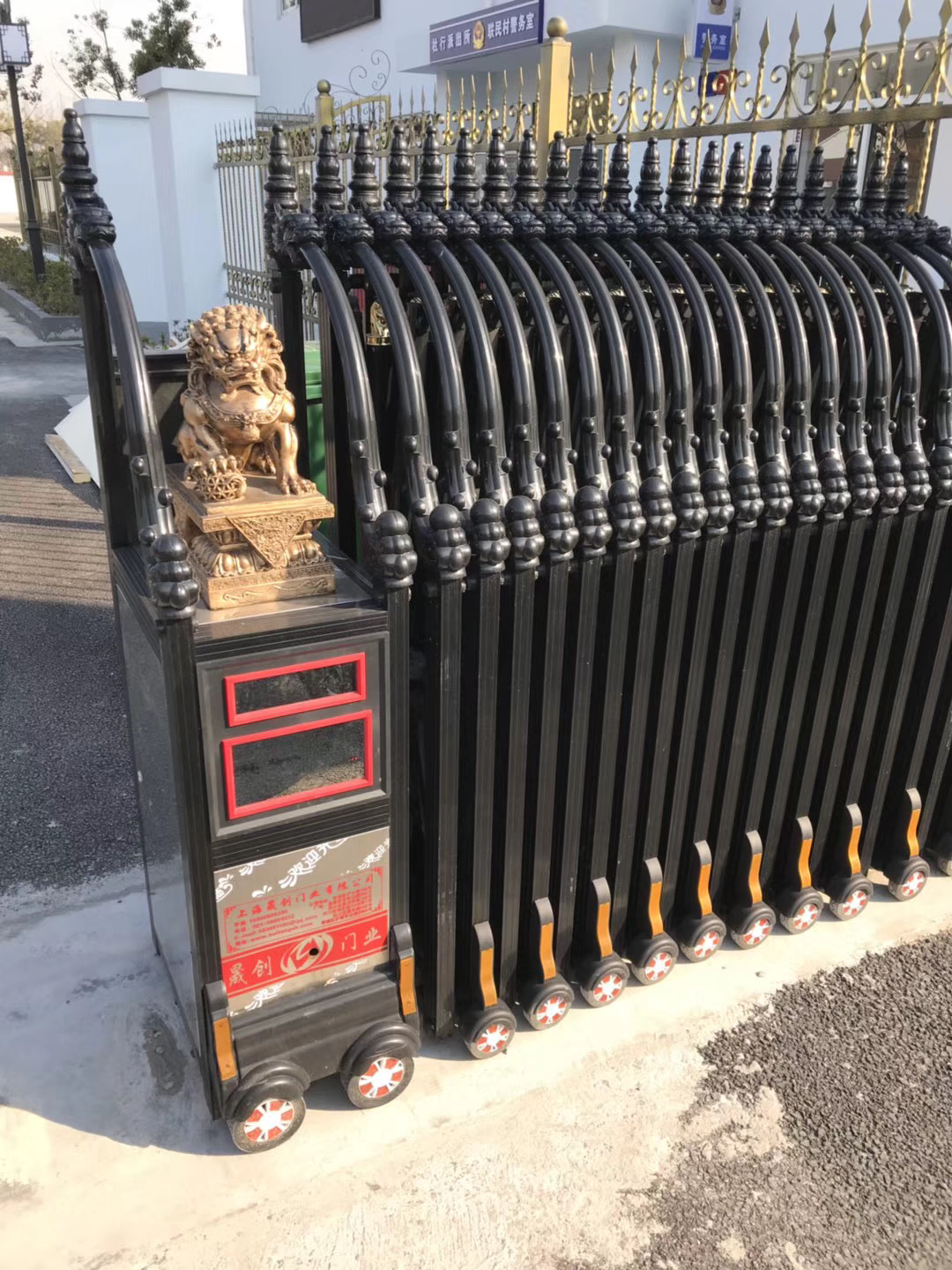 上海市閔行區(qū)聯(lián)民文化廣(guǎng)場(chǎng)電動(dòng)門(mén)安裝已完成