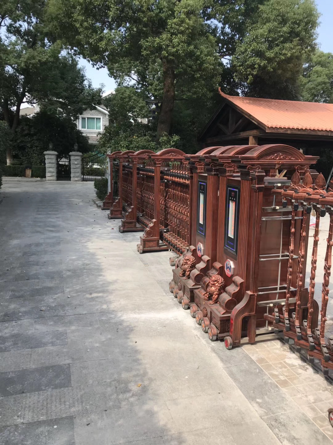 上海市浦東新區(qū)金地豪苑電動(dòng)門(mén)安裝已完成