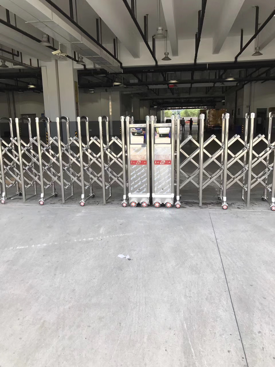 上海交通投資集團(tuán)有限公司電動(dòng)伸縮門(mén)安裝已完成！