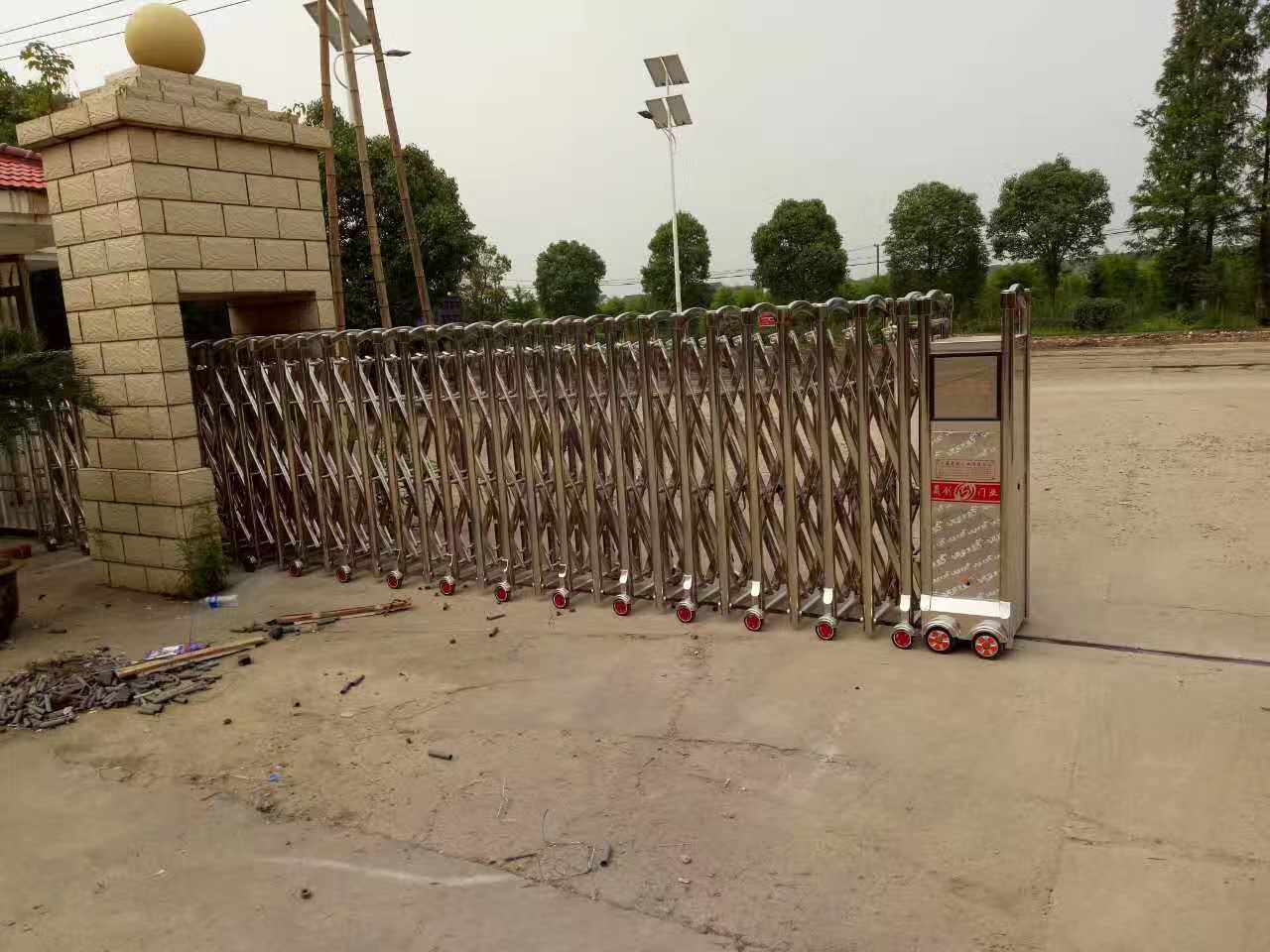 上海城建市政工程（集團(tuán)）有限公司電動(dòng)伸縮門(mén)安裝已完成！